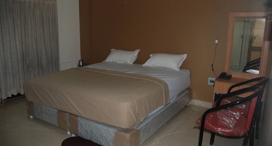 Hotel Mookambika Deluxe, Badami 2